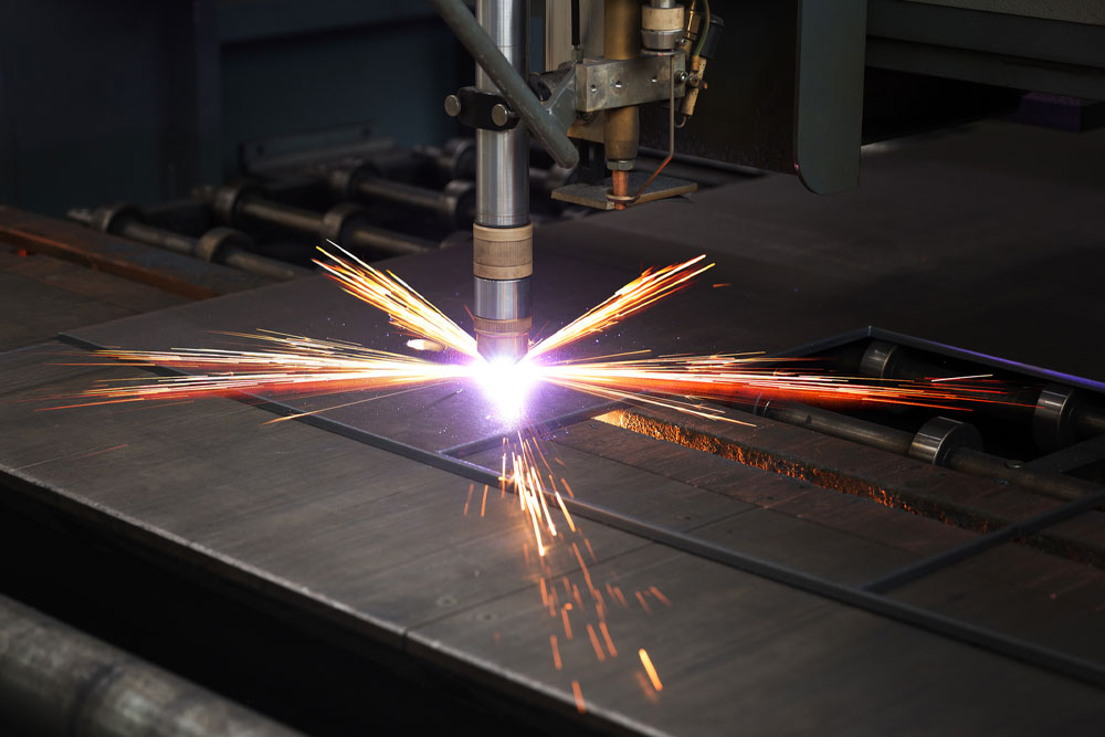 Aluguel de máquinas de corte plasma: Precisão e rapidez na soldagem